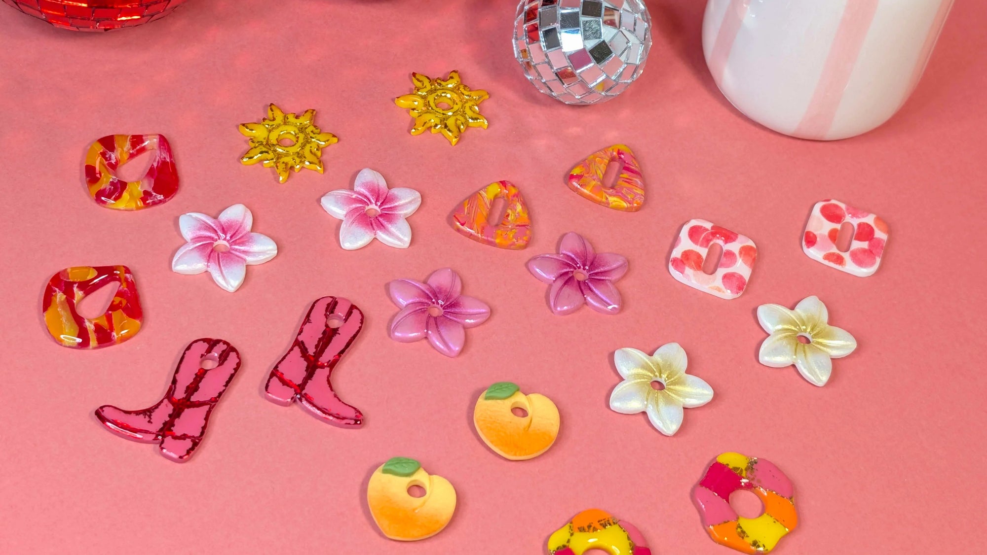 Bienvenue dans l’atelier de Léa Mini Bijoux